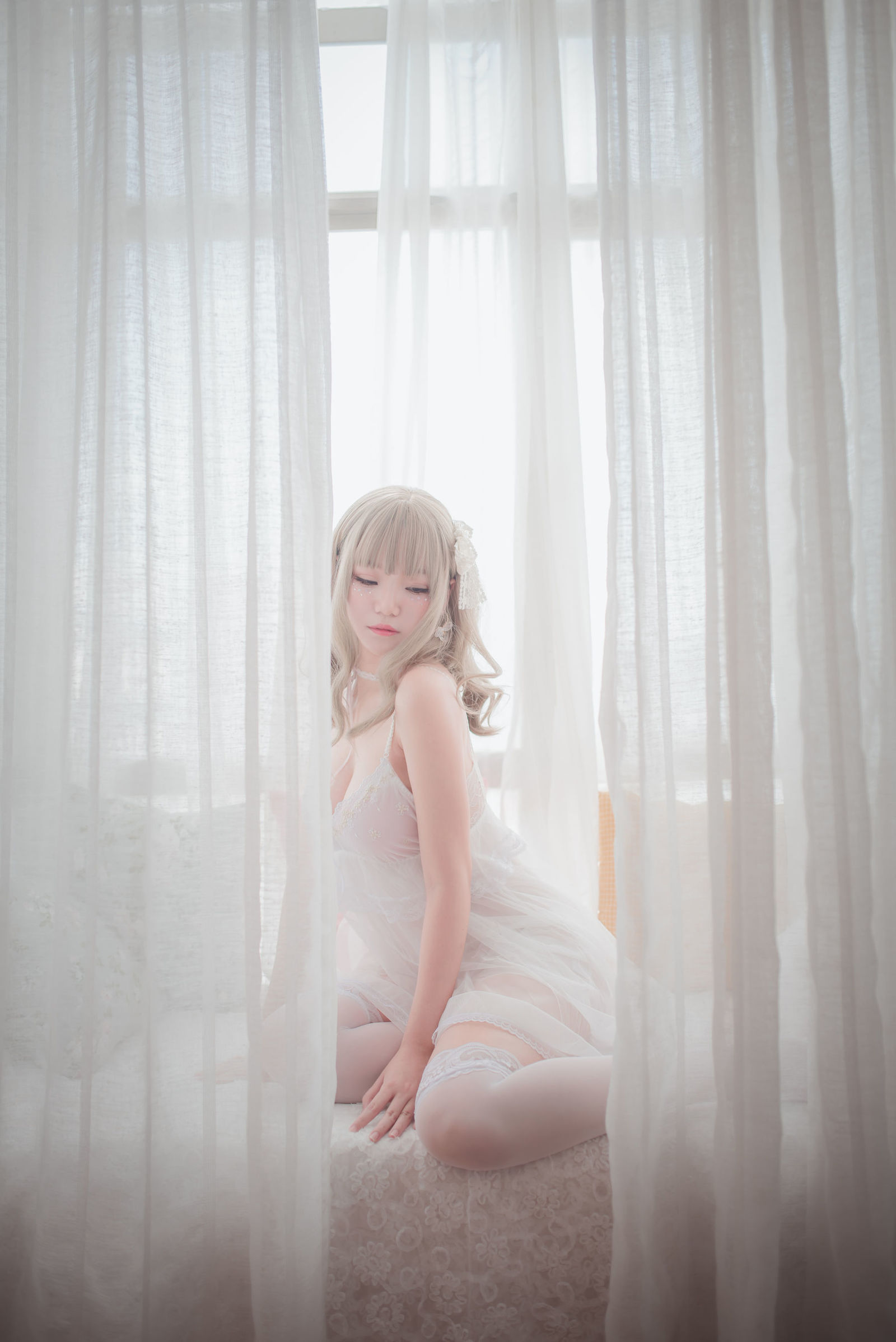 [网红COSER] Yoko宅夏 - 白色丝质连衣裙Cos系列  写真套图2 