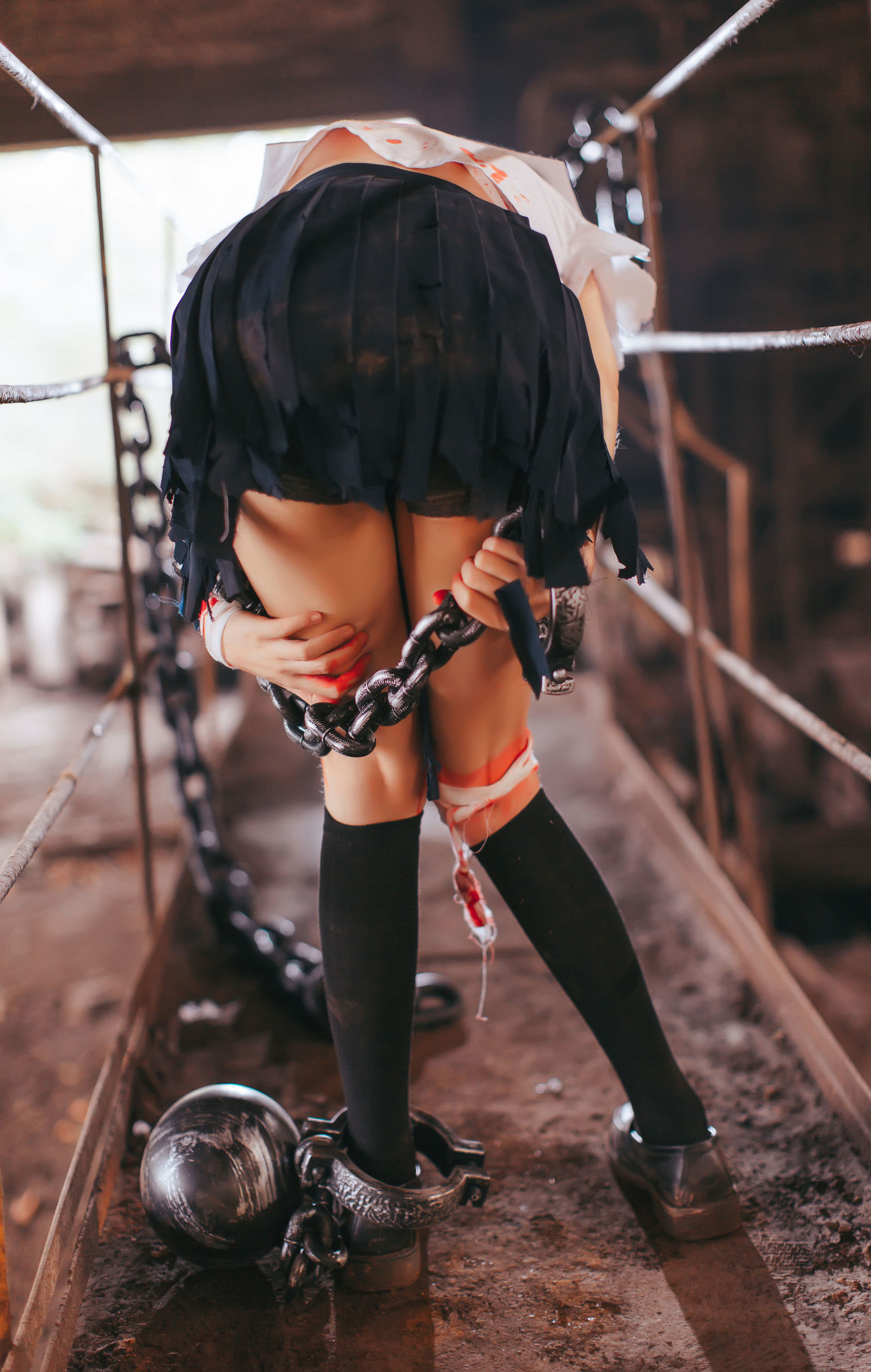 [COSER] 疯猫ss - 被囚禁的少女 写真套图1 