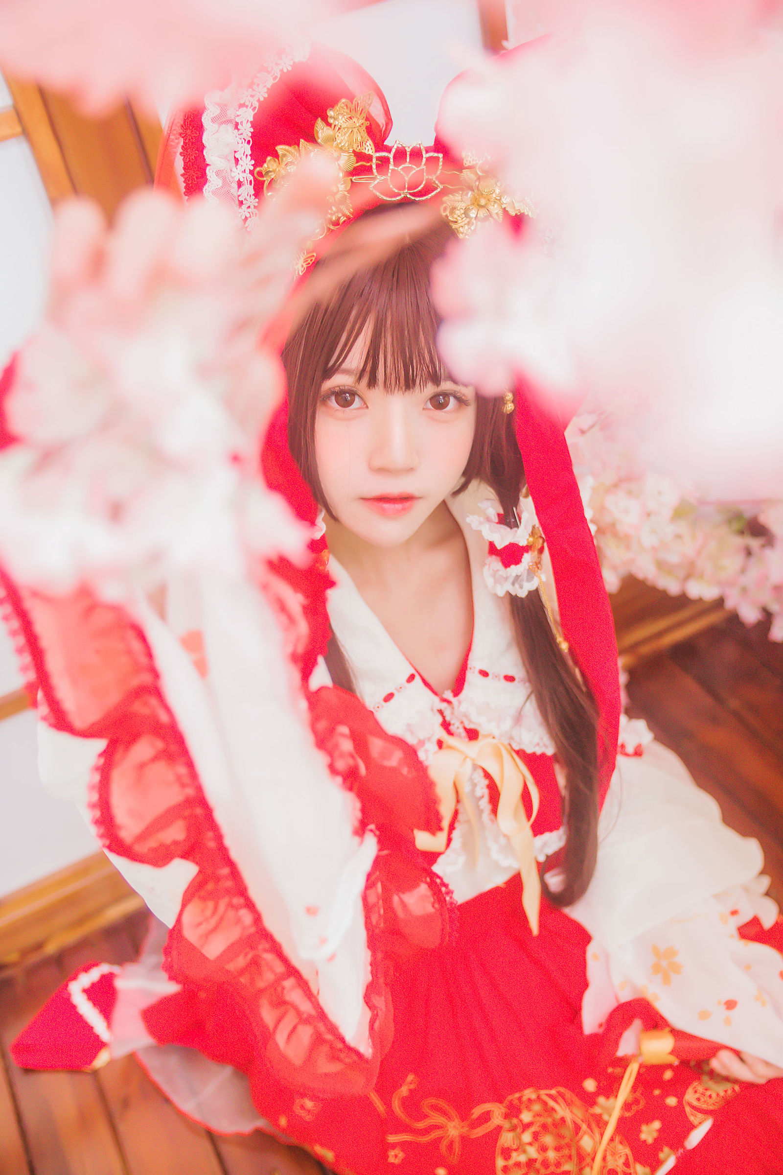[网红COSER] 桜桃喵 - 灵梦 新年快乐 COS写真套图3 
