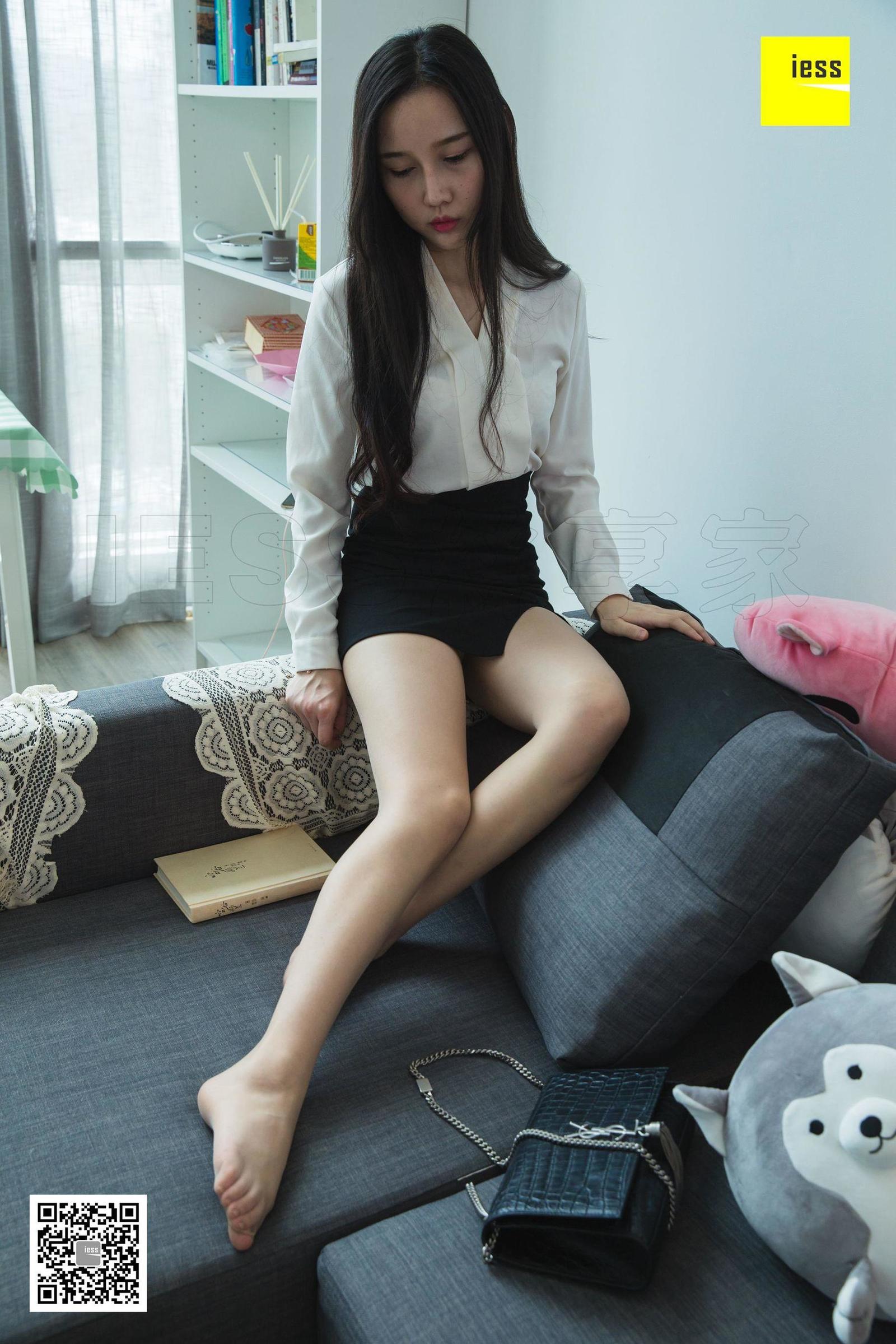 taotuhome[IESS异思趣向] 文欣 《文欣微肉制服美足》写真套图第20张