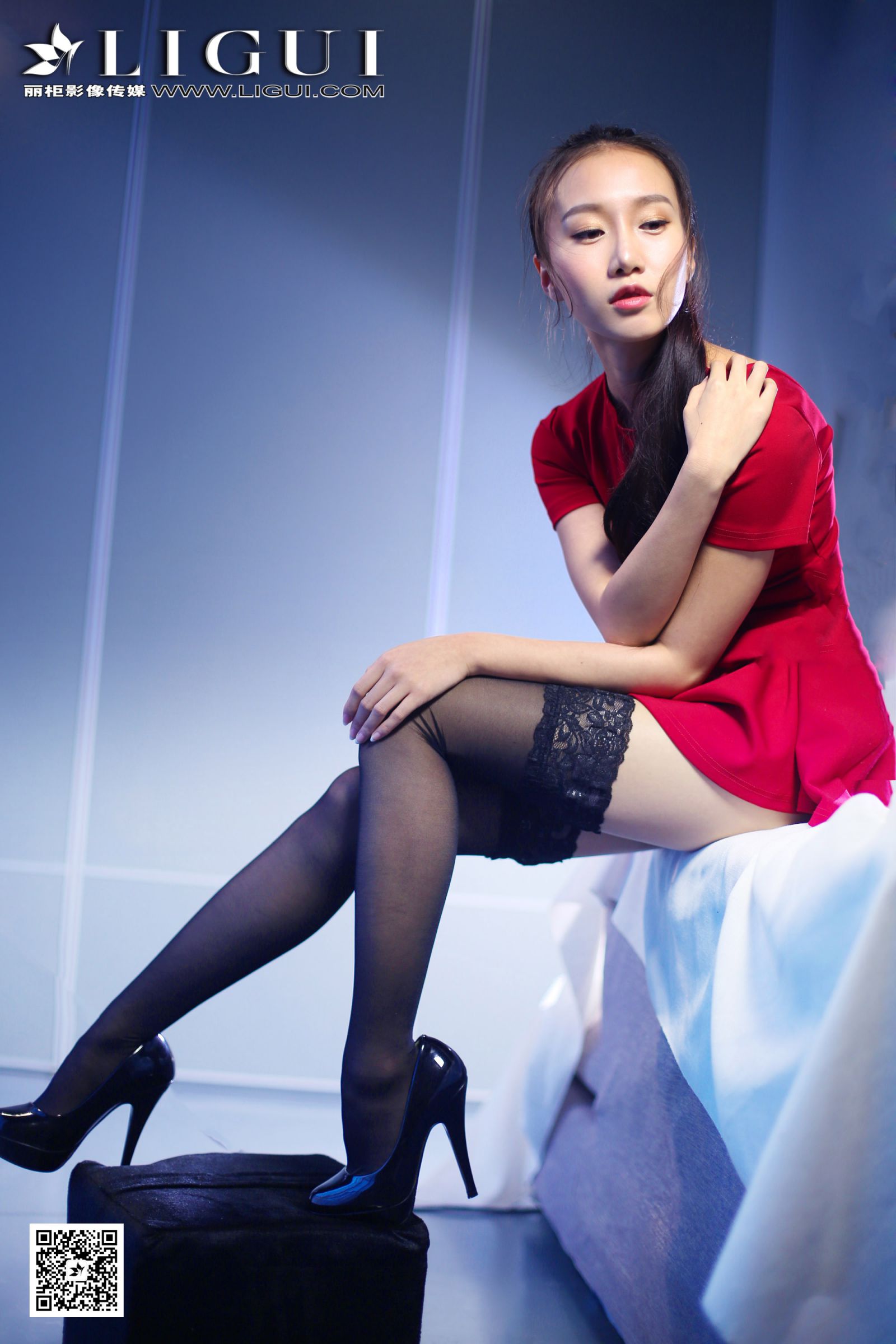 [Ligui丽柜] 网络丽人 Model 红烛 - 黑丝红裙少女[20P]