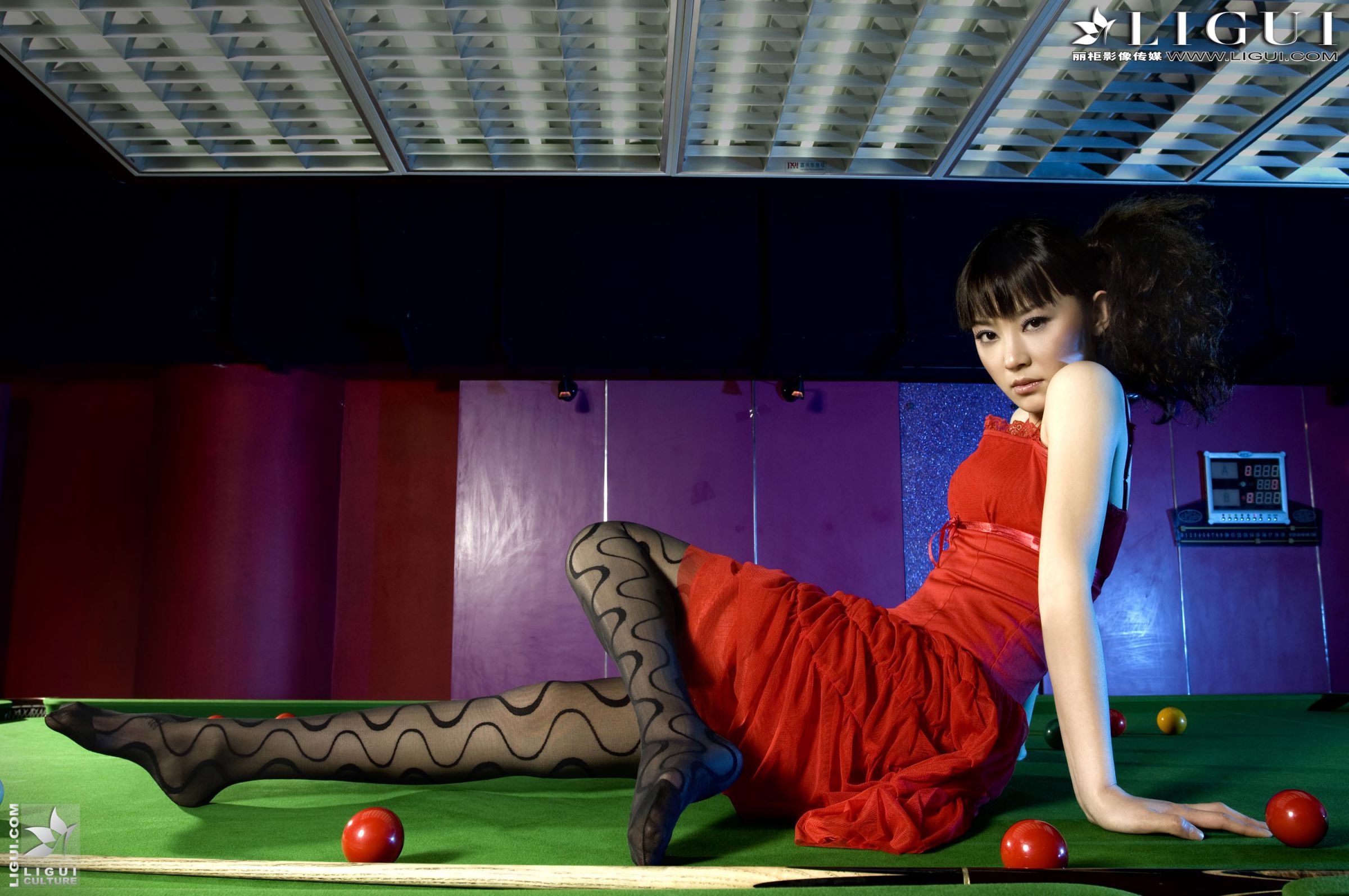 [LIGUI丽柜] 咪惠美 - 台球桌旁的红裙妹妹[52P]