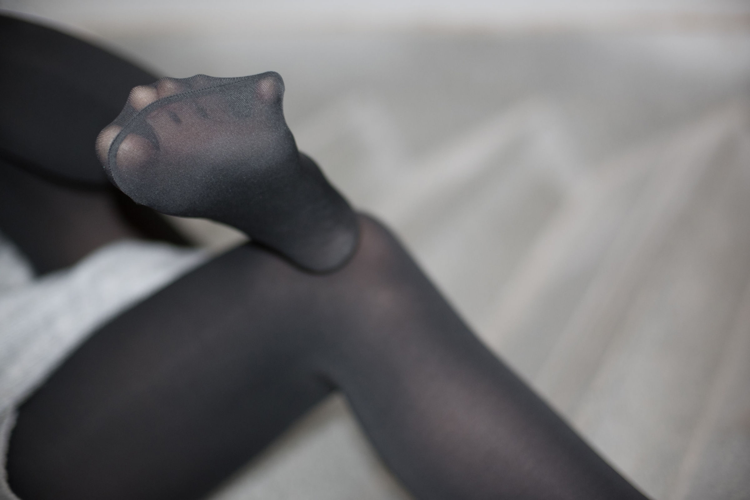 [森萝财团] BETA-007 楼梯间的黑丝小妹 萝莉丝袜写真套图[47P]