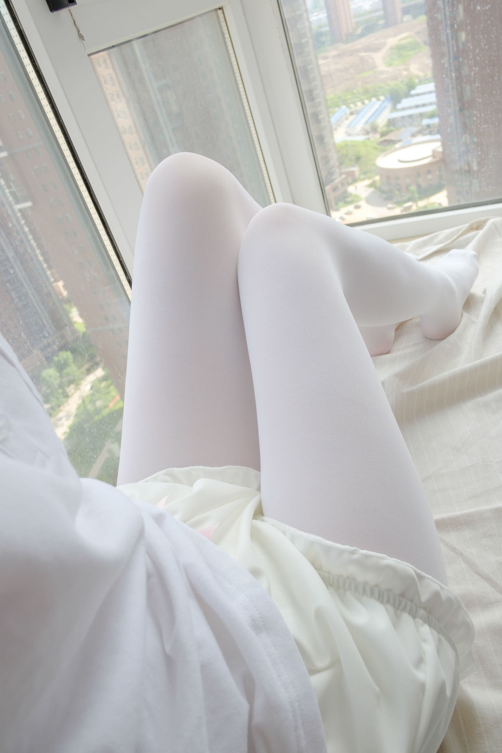 [森萝财团] R15-018 窗台上的白丝少女 萝莉丝袜写真套图[86P]