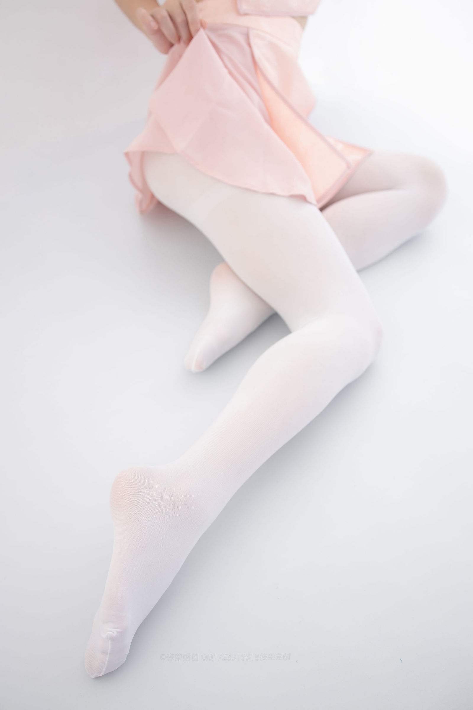[森萝财团] X-052 萝莉丝袜 80D白丝踩物 [66P]