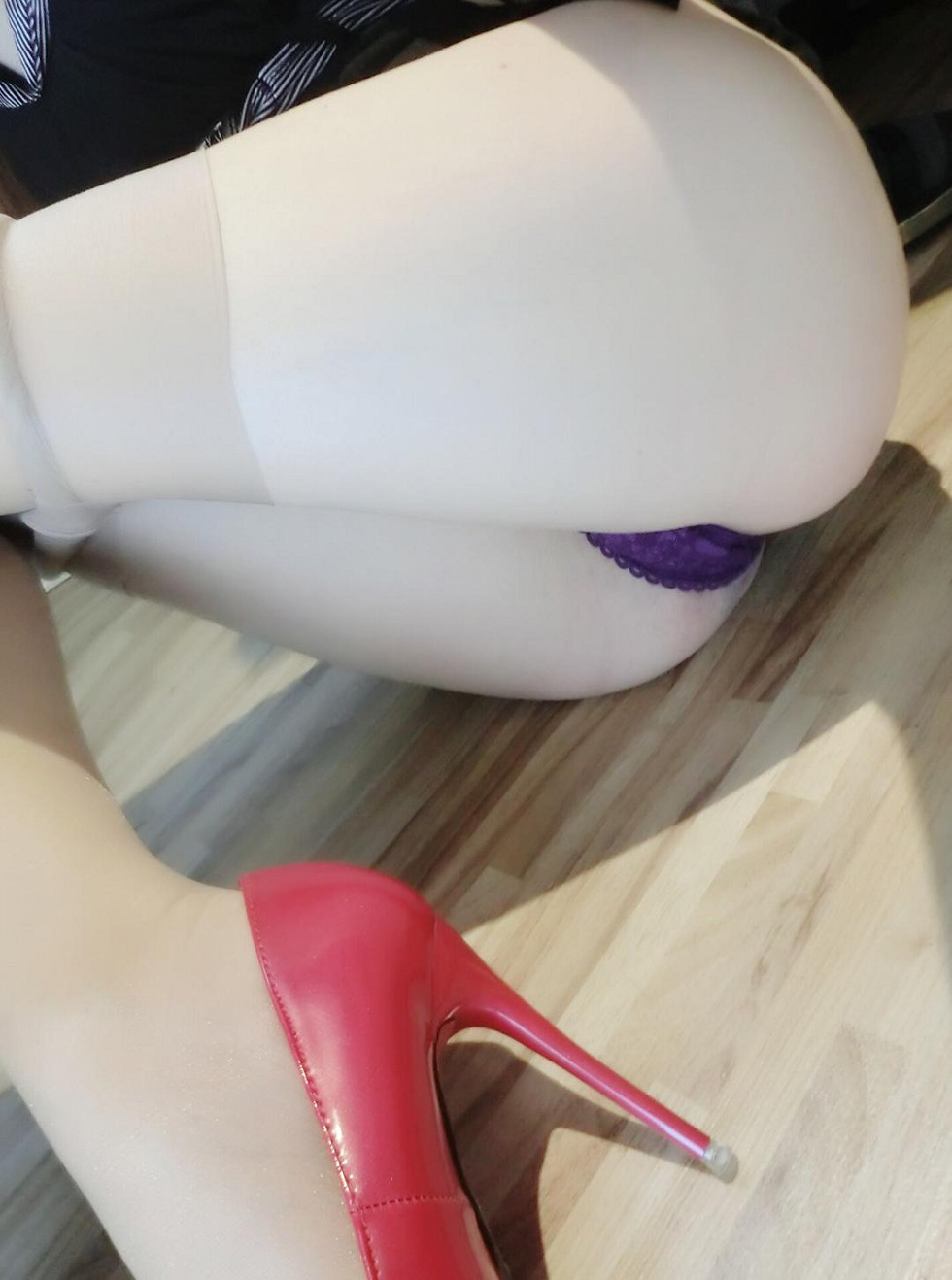 网络美女隔壁小姐姐居家超透肉丝裤袜秀紫色蕾丝内裤撩人诱惑写真46P