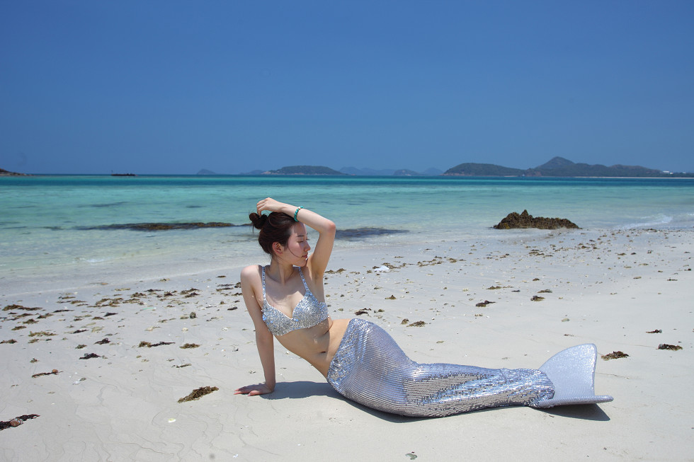 国模西西泰国旅游泳池性感比基尼加海边银色美人鱼完美身材写真447P