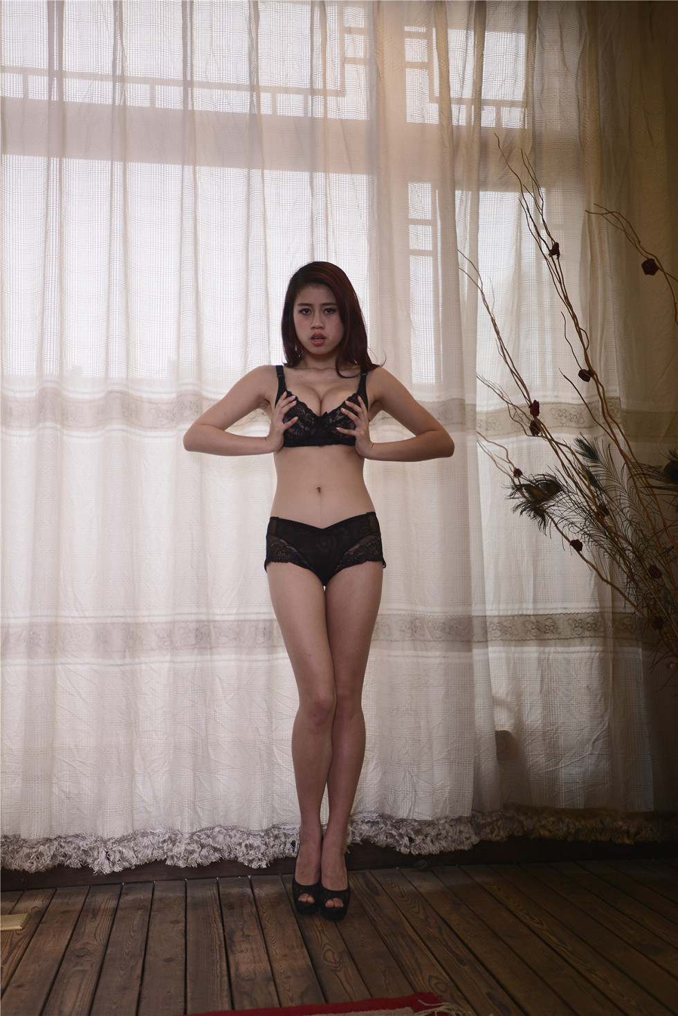 国模韩冰娅性感黑色蕾丝内衣+全裸上身豪乳诱惑私拍写真139P