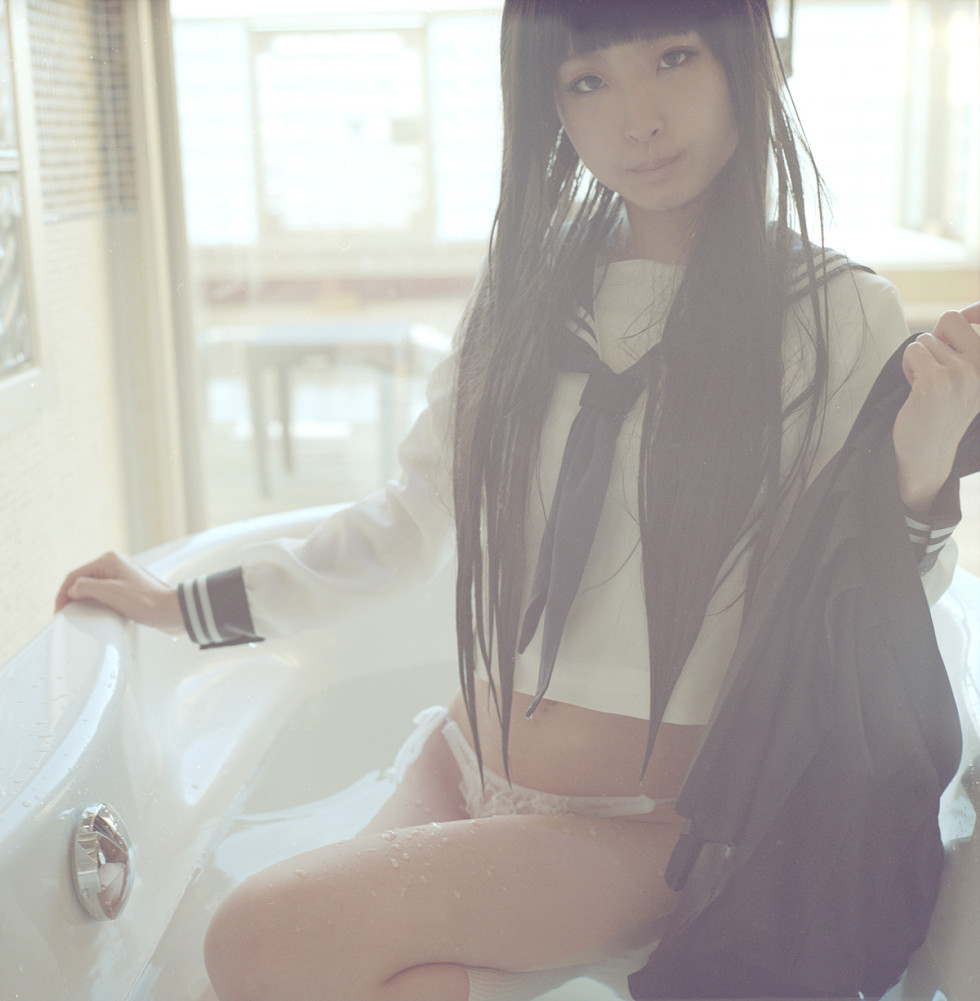 Taro少女学生制服浴室湿身诱惑写真集135P