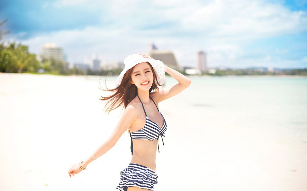 韩国Bongjashop模特女神级别美女海边沙滩性感比基尼写真70P