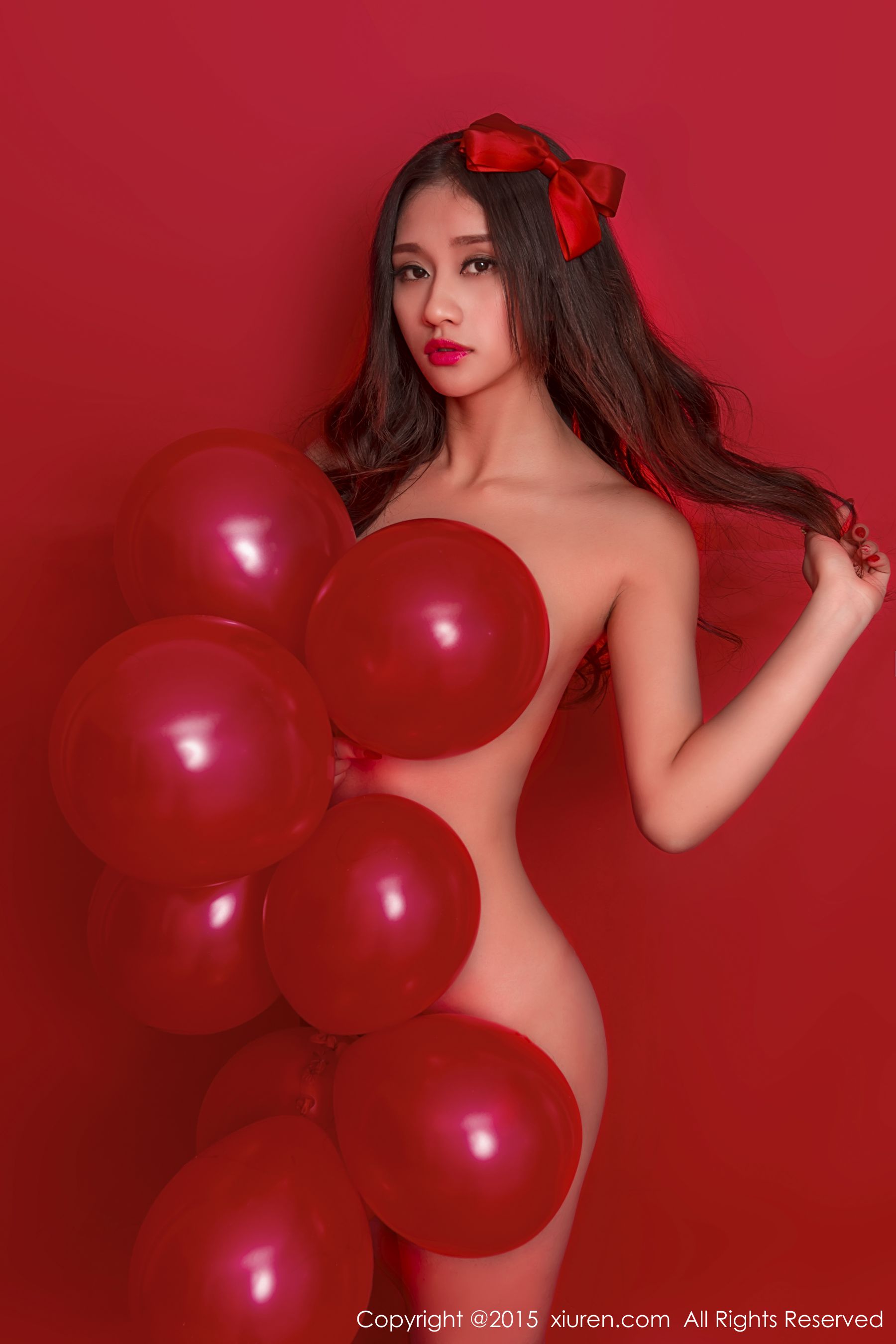 taotuhome[XiuRen秀人网] No.282 史雨姐姐 - 红色背景唯美人体摄影第6张