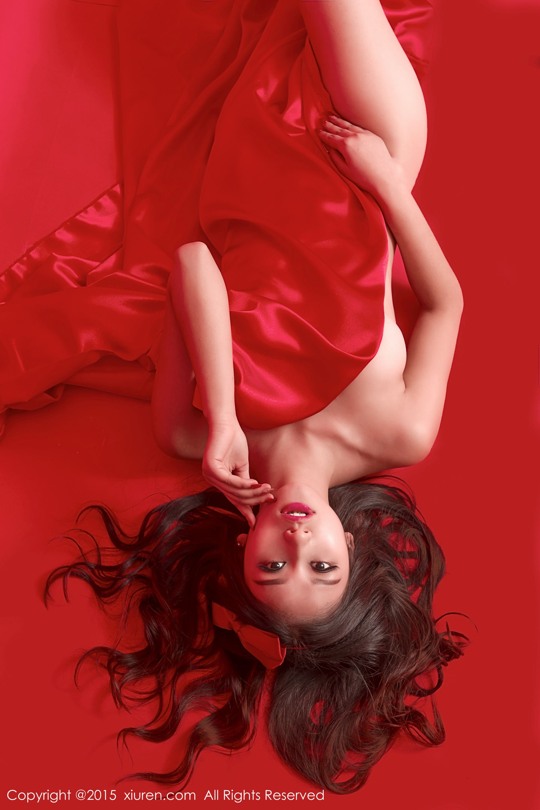 taotuhome[XiuRen秀人网] No.282 史雨姐姐 - 红色背景唯美人体摄影第27张