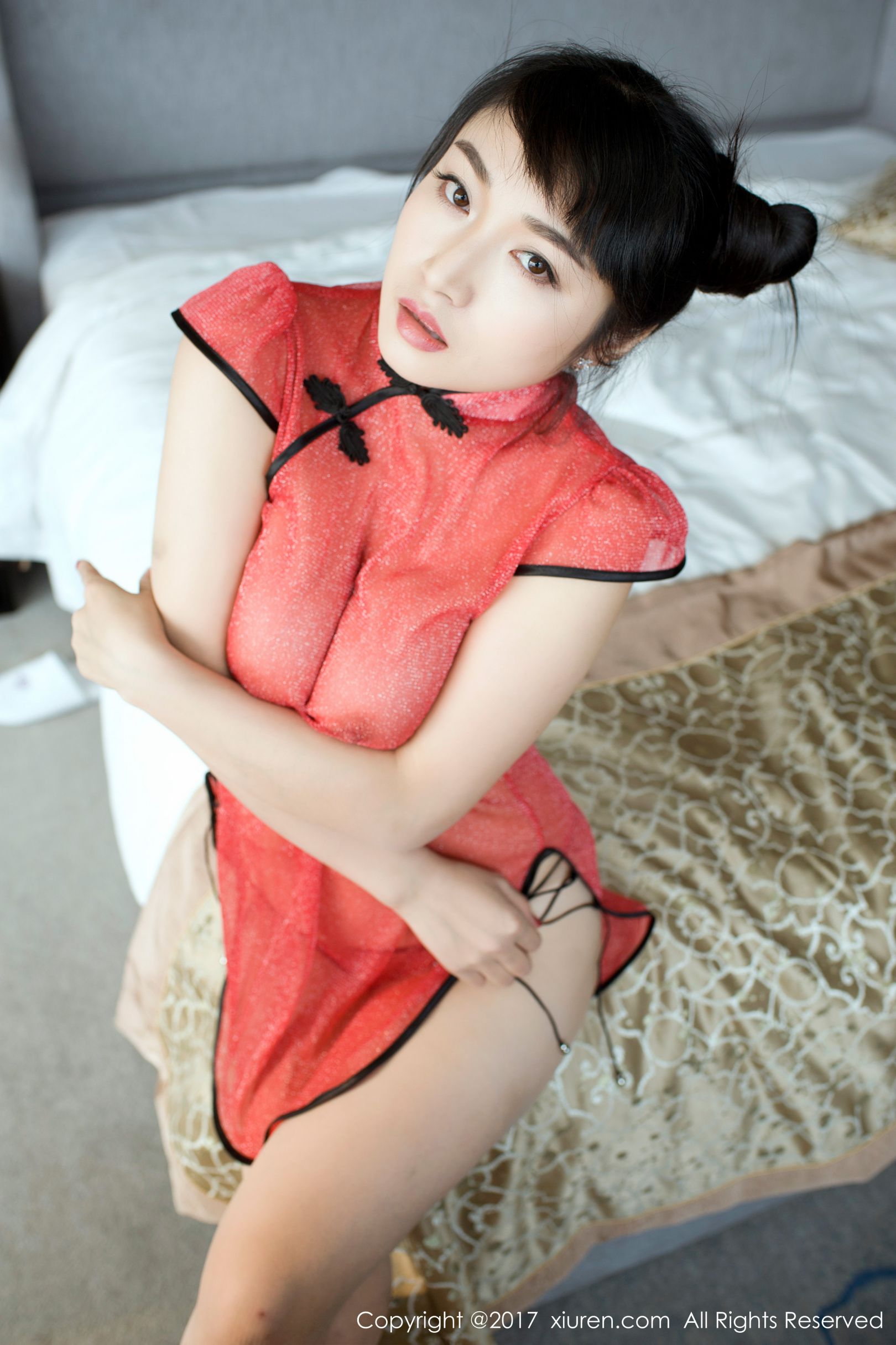 taotuhome[XiuRen秀人网] No.732 盼盼已鸠 - 透明旗袍和日系女仆装 写真图片第28张