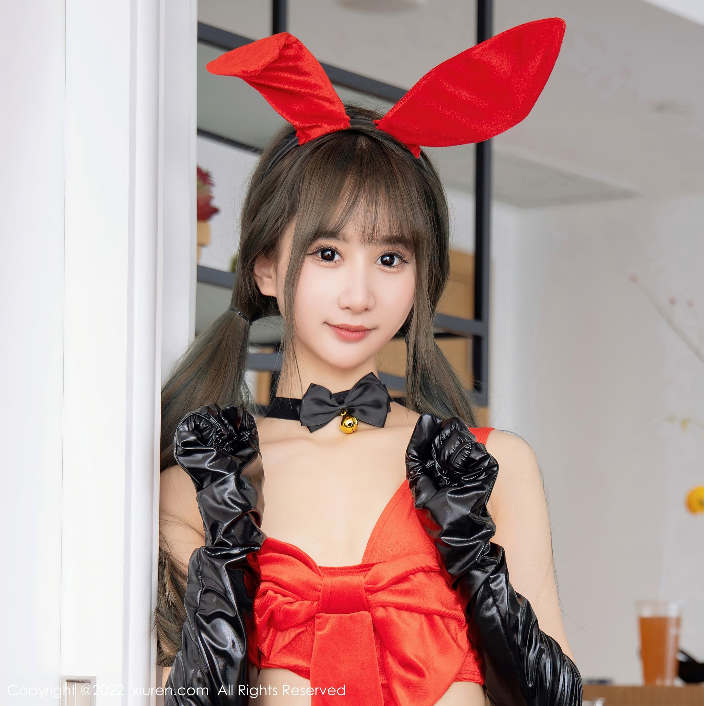 [XiuRen秀人网]-No.4828-小果冻儿-兔子装红色服饰搭配黑色皮靴-套图之家