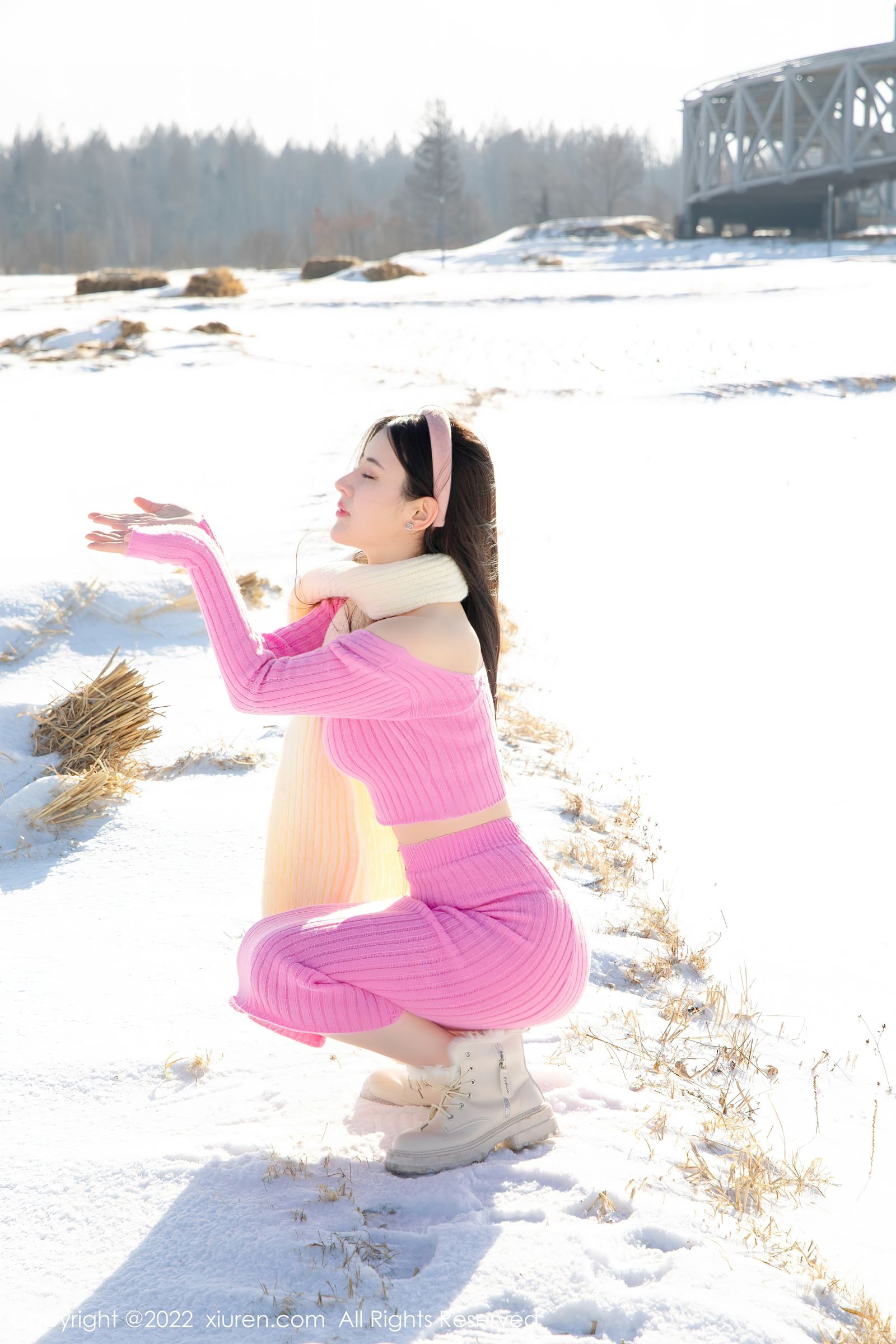 [XiuRen秀人网]-No.4794-诗诗kiki-白色毛衣粉红色连衣短裙搭配原色丝袜-套图之家