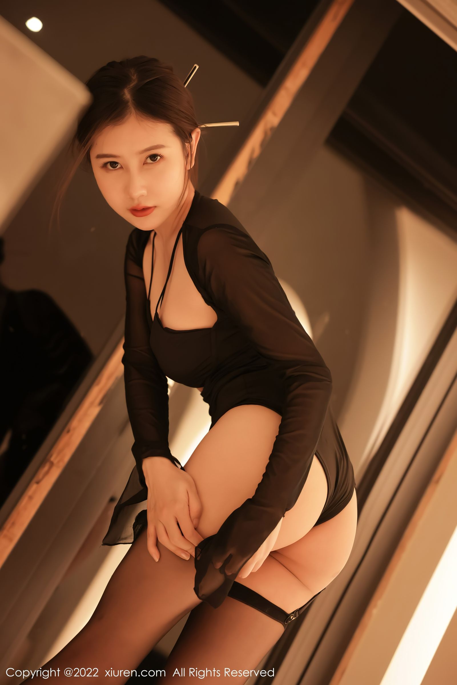 [XiuRen秀人网]-No.4768-尹甜甜-黑色服饰搭配黑丝-套图之家