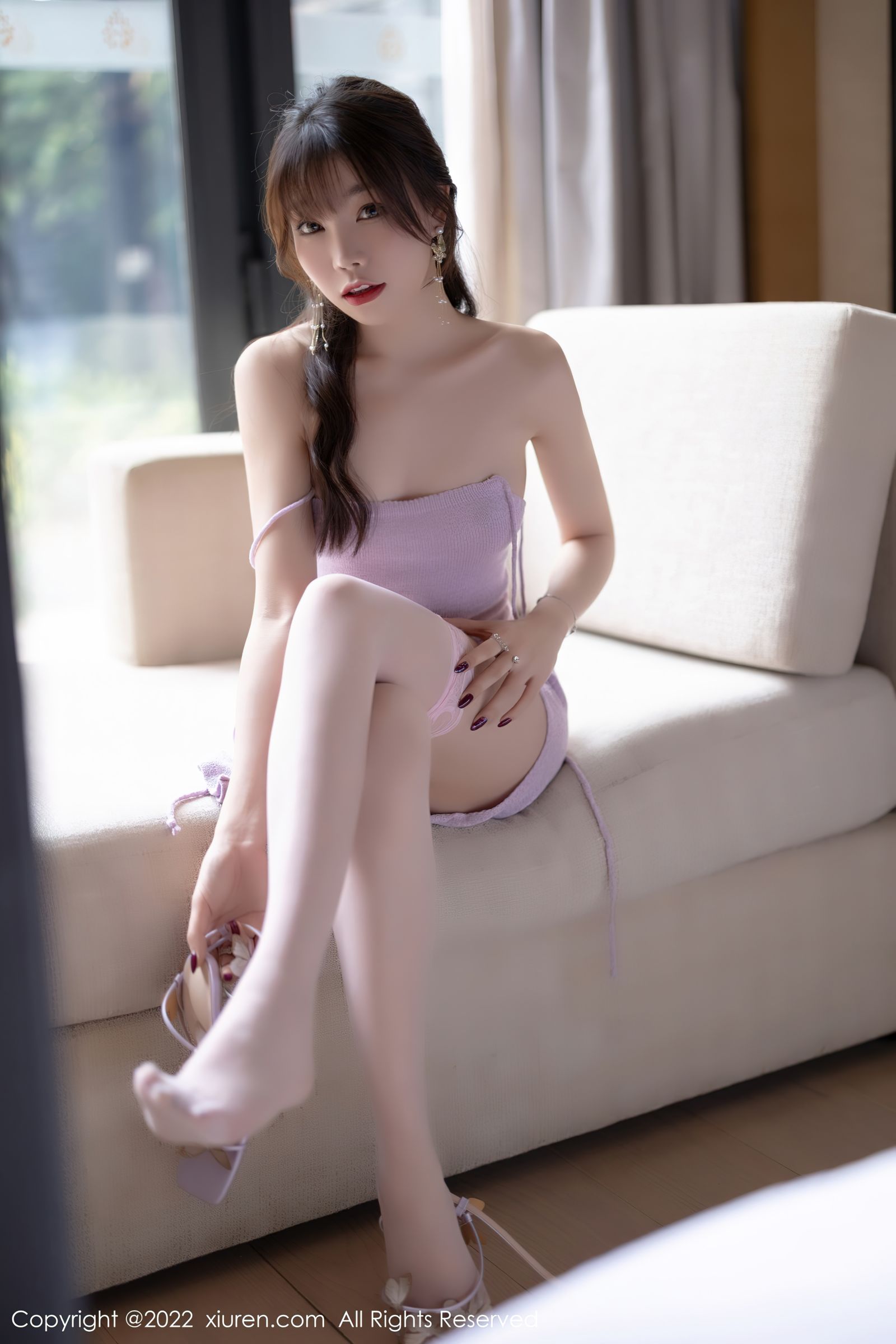 [XiuRen秀人网]-No.4734-芝芝Booty-紫色吊带长裙搭配白色丝袜-套图之家
