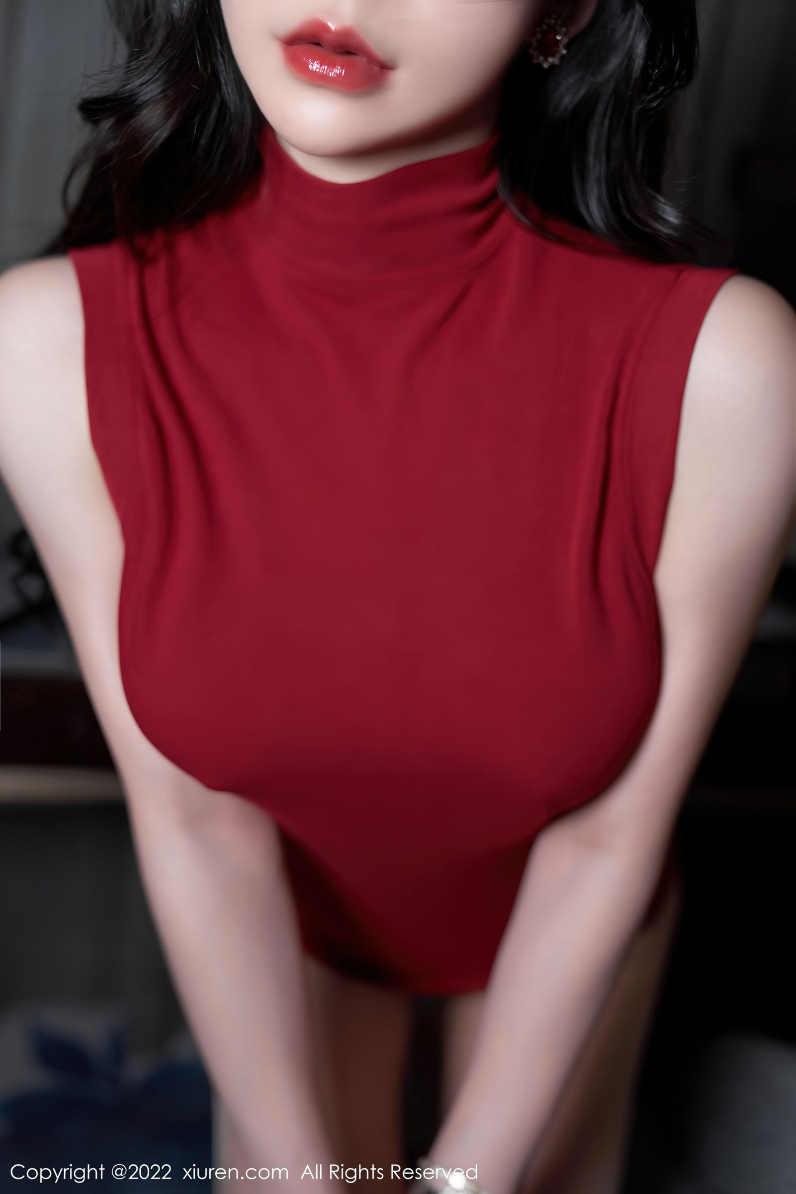[XiuRen秀人网]-No.4728-周于希Sally-女秘书服饰白色长裙红色上衣搭配原色丝袜白色高跟鞋-套图之家