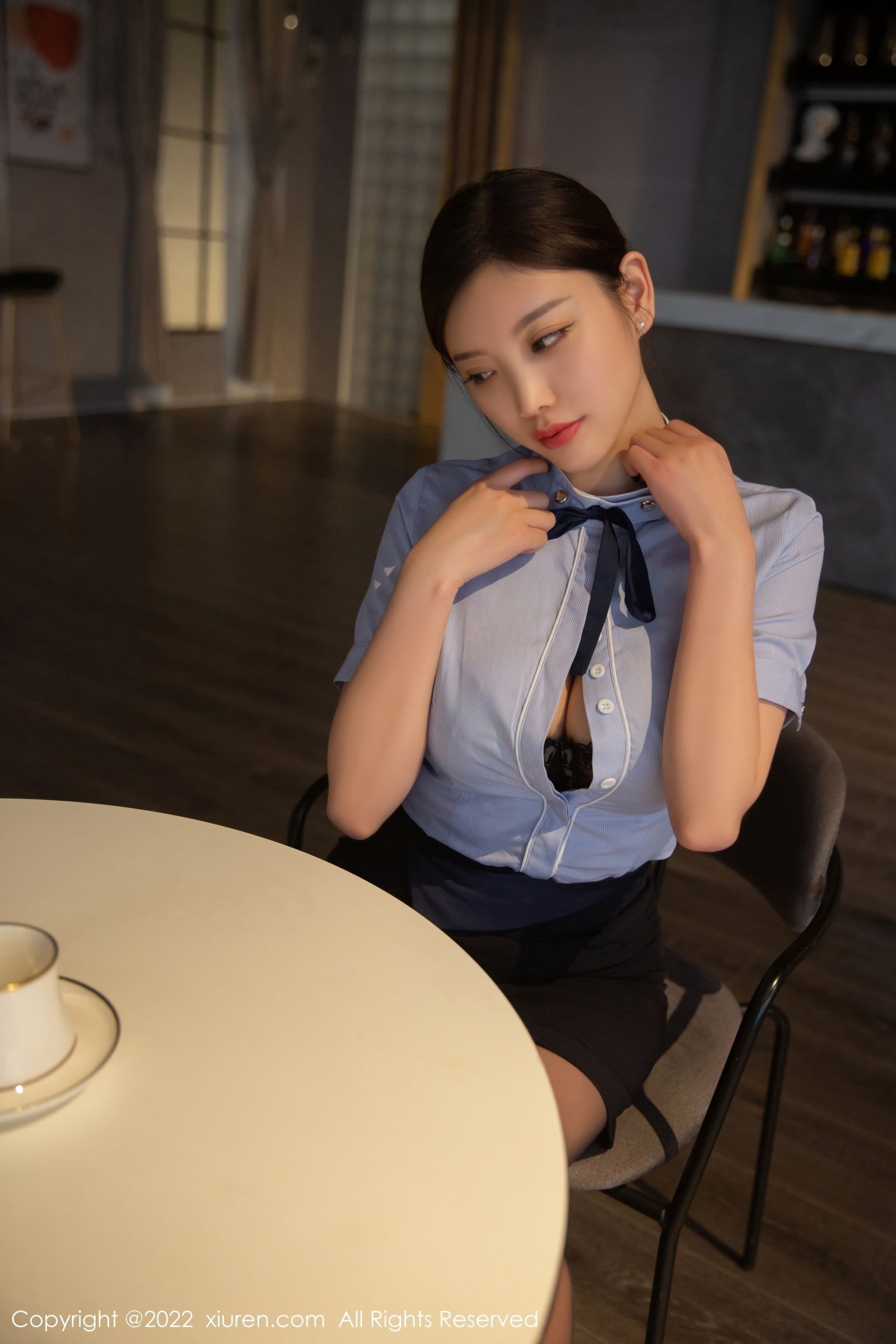 [XiuRen秀人网]-No.4627-杨晨晨Yome-角色扮演咖啡店员-黑色短裙搭配黑丝-套图之家