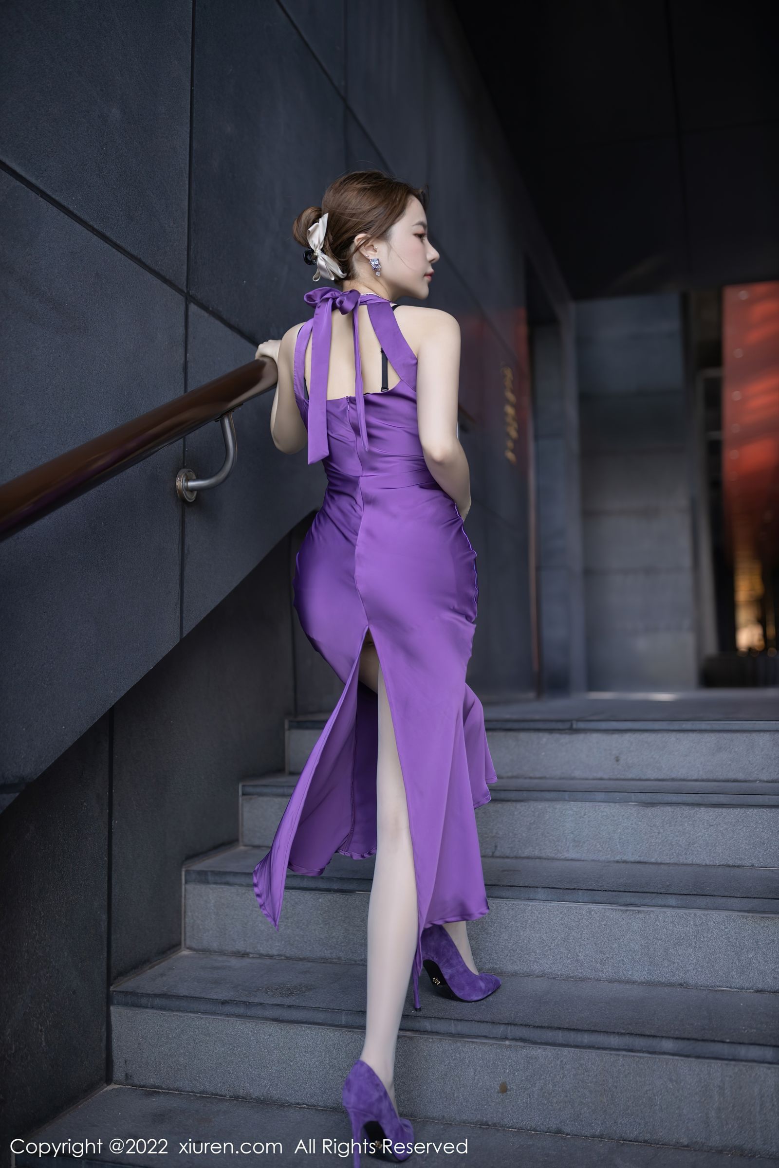 [XiuRen秀人网]-No.4607-鱼子酱Fish-紫色连衣长裙搭配原色丝袜-套图之家