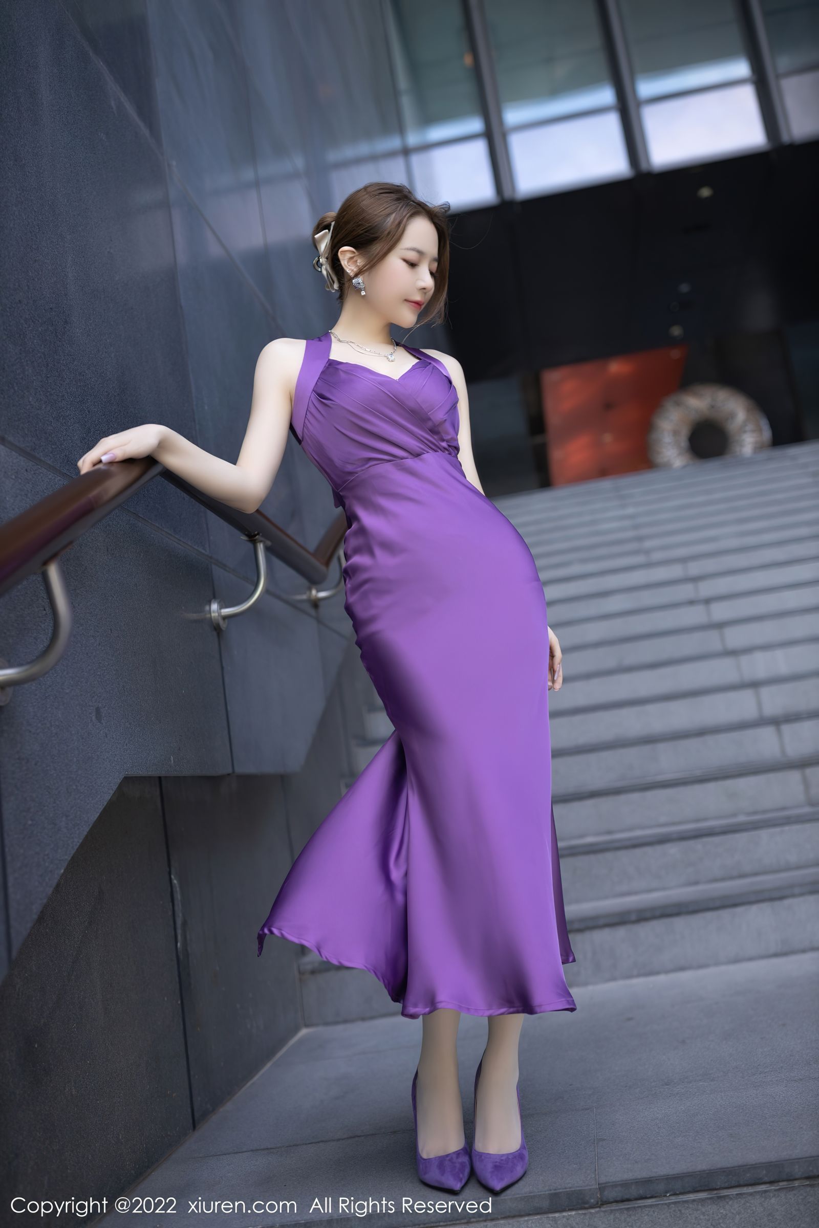 [XiuRen秀人网]-No.4607-鱼子酱Fish-紫色连衣长裙搭配原色丝袜-套图之家
