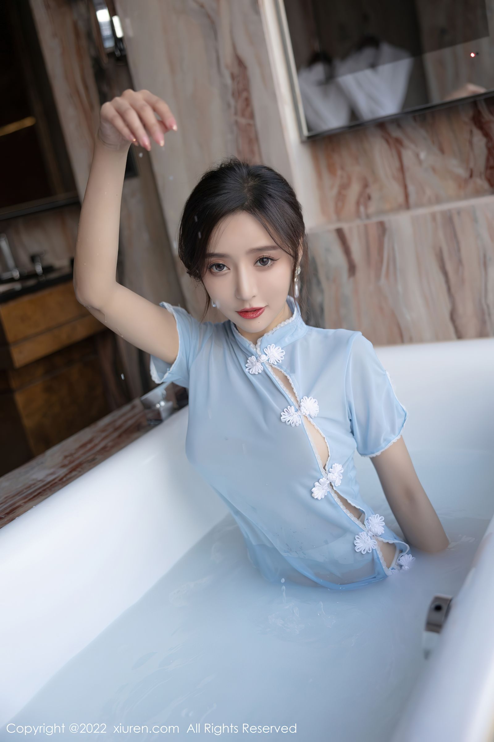 [XiuRen秀人网]-No.4581-王馨瑶yanni-户外淡蓝色长裙室内浴缸主题-套图之家