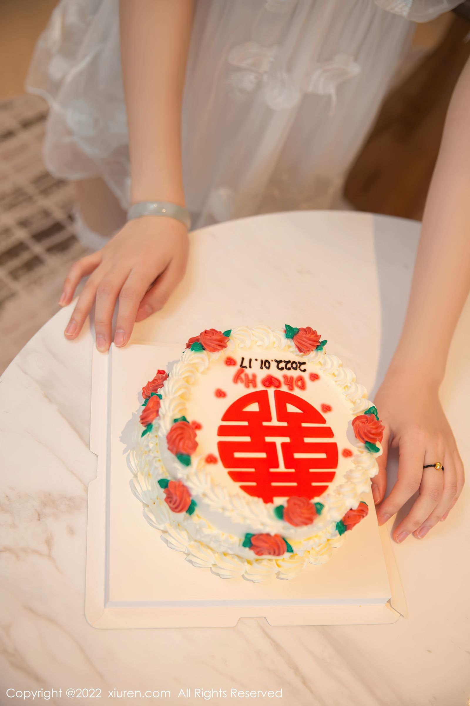 [XiuRen秀人网]-No.4530-一颗甜蛋黄a-结婚纪念日主题-白色轻透礼服-套图之家