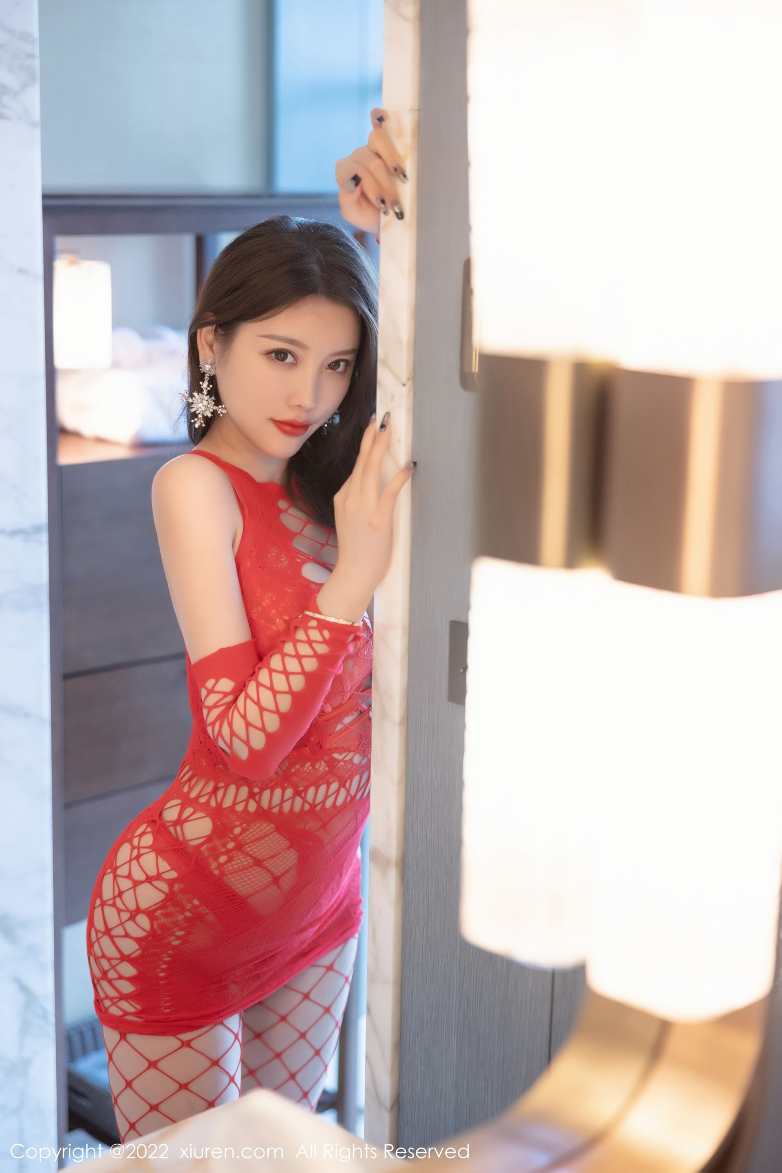 [XiuRen秀人网]-No.4424-杨晨晨Yome-红短裙搭配红网格红高跟-套图之家
