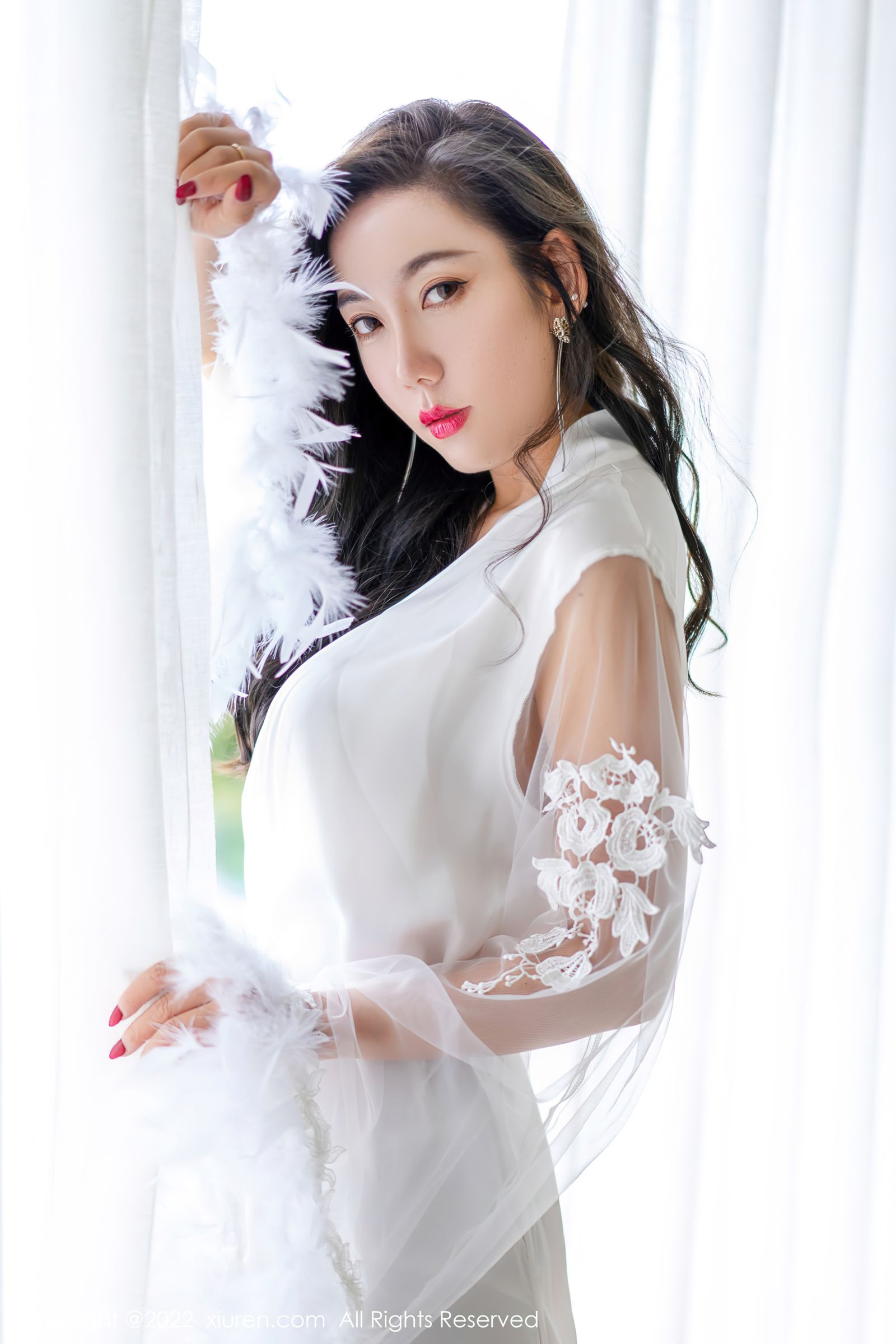 [XiuRen秀人网]-No.4420-艾静香-白色礼服搭配白色高跟-套图之家