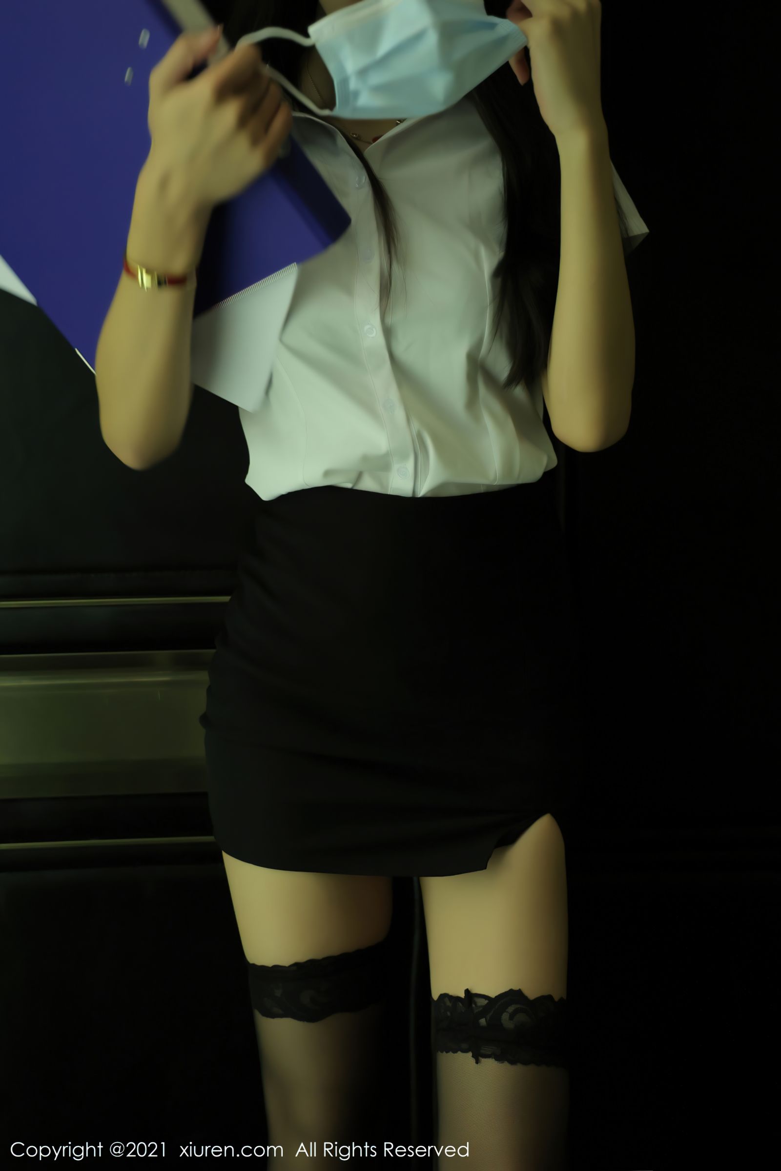 [XiuRen秀人网]-No.3999-蓝莓FY-白衬衫黑短裙OL系列-套图之家