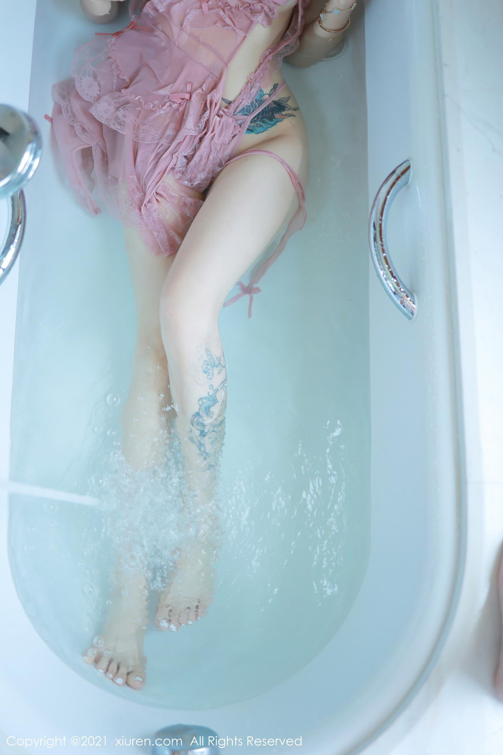 [XiuRen秀人网]-No.3611-夏西CiCi-双马尾粉色女仆浴室湿身-套图之家
